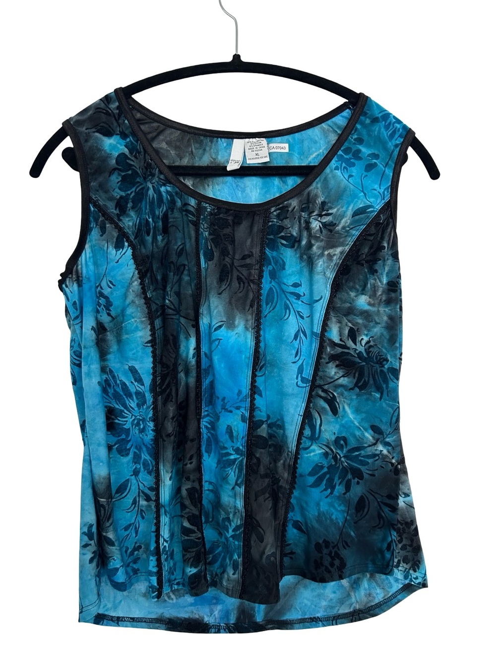 Sami & Jo Blue and Black Floral Paneled Tank
